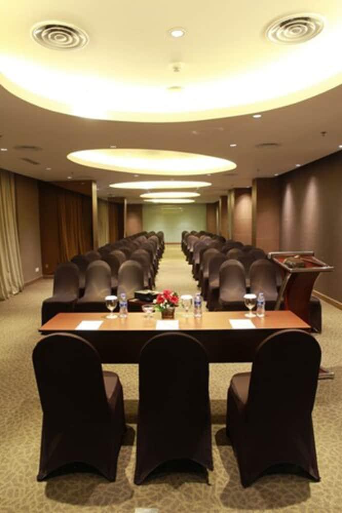 Soll Marina Hotel Serpong Εξωτερικό φωτογραφία